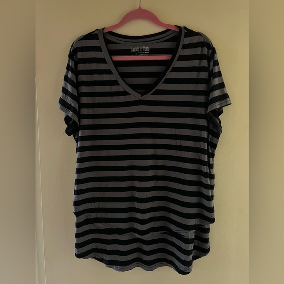 2 Latched Mama striped boyfriend nursing tees - Picture 4 of 8